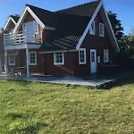 Сasa de vacaciones The House By The
