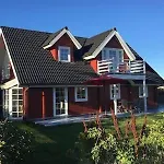 Сasa de vacaciones The House By The *