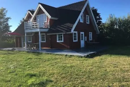 Dom wakacyjny The House By The