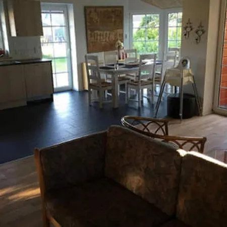 Dom wakacyjny The House By The