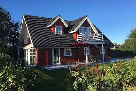 בית נופש The House By The *