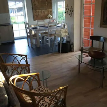 Dom wakacyjny The House By The